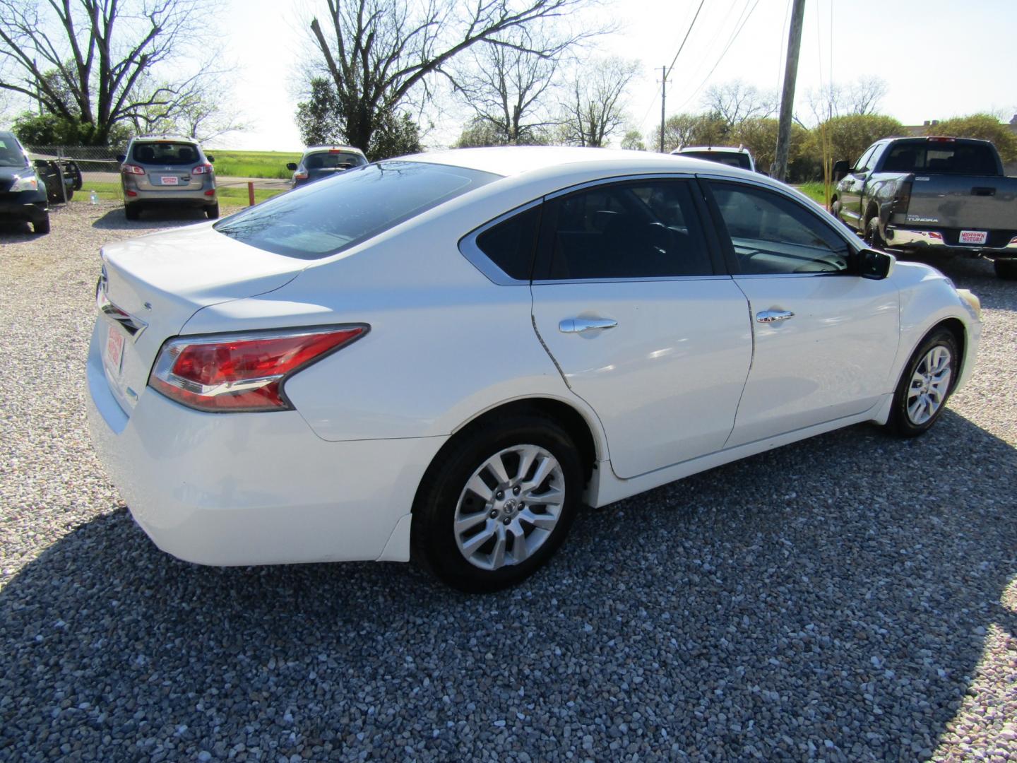 2014 White Nissan Altima 2.5 SL (1N4AL3AP8EN) with an 2.5L L4 DOHC 16V engine, Automatic transmission, located at 15016 S Hwy 231, Midland City, AL, 36350, (334) 983-3001, 31.306210, -85.495277 - Photo#7